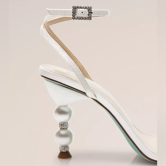 BETSEY JOHNSON Ivory White Pearl High Heel Sandals
STYLE Jacy NEW! Wedding Shoes - Picture 4 of 7